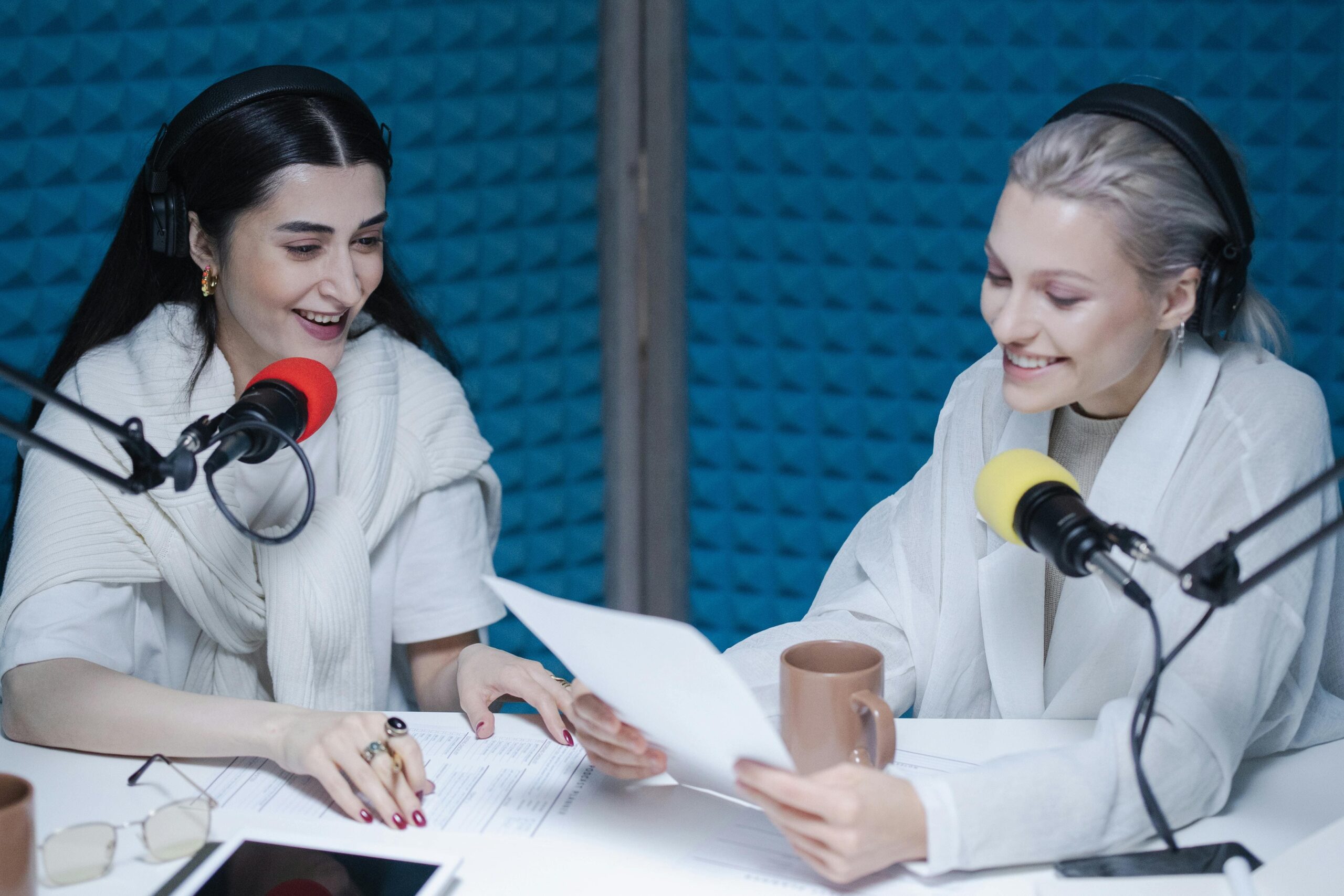 colaborar con otros creadores para tu proyecto de podcast